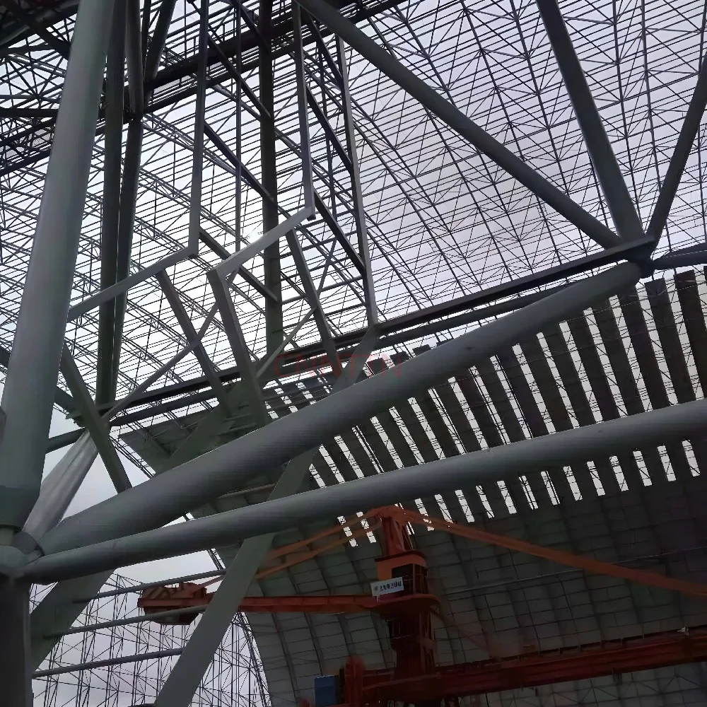 Roof framing and adjacent steelwork. Image from the supplied site archive; project identity is not documented here.
