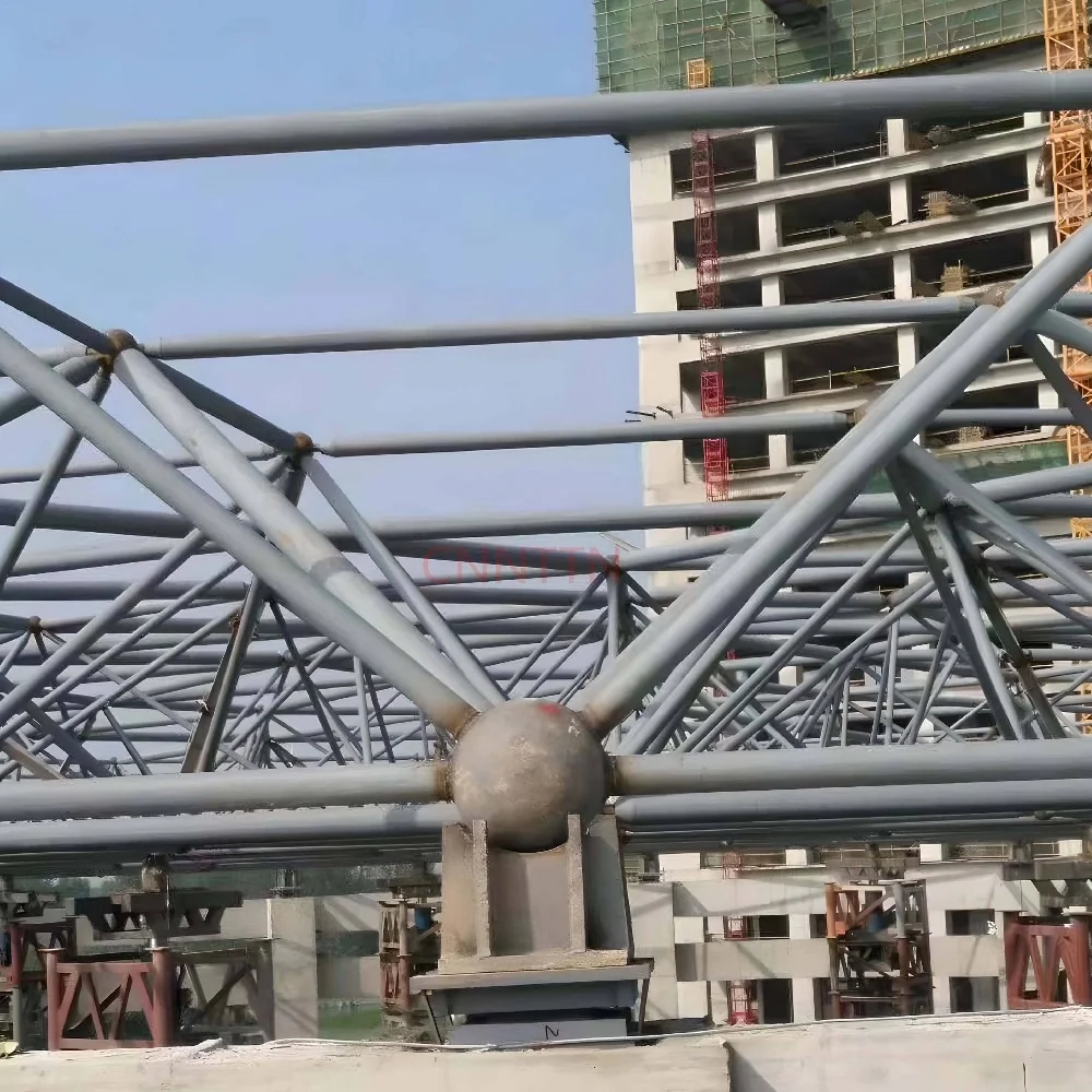 Close view of structural connections. Image from the supplied site archive; project identity is not documented here.